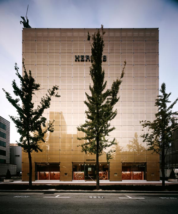 Facade of Hermes flagship store in Moscow – Stock Editorial Photo ©  Krasnevsky #93858380